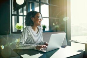 Finding the right office desk image